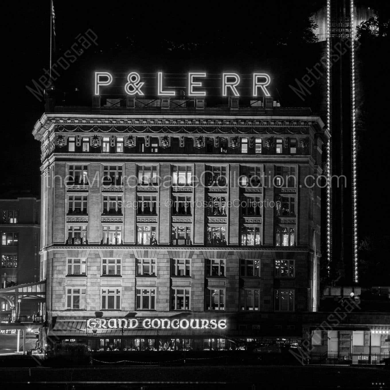 plerr building at night Black & White Wall Art