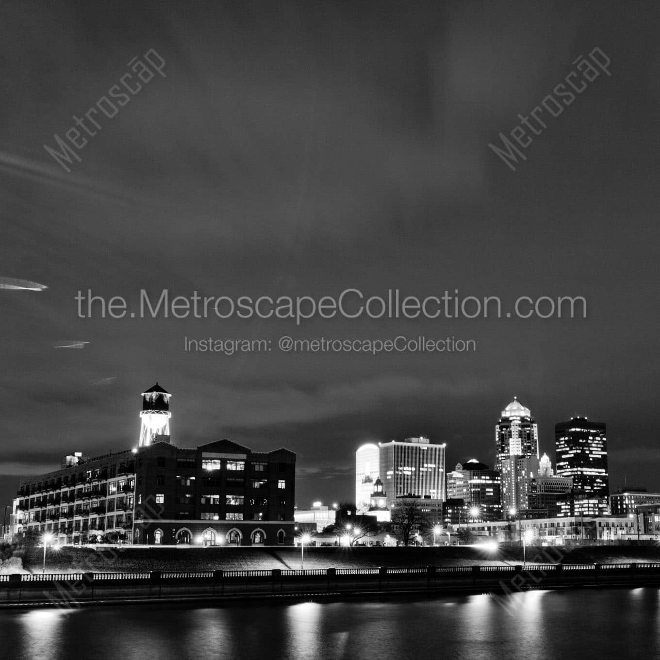 des moines iowa at night Black & White Wall Art