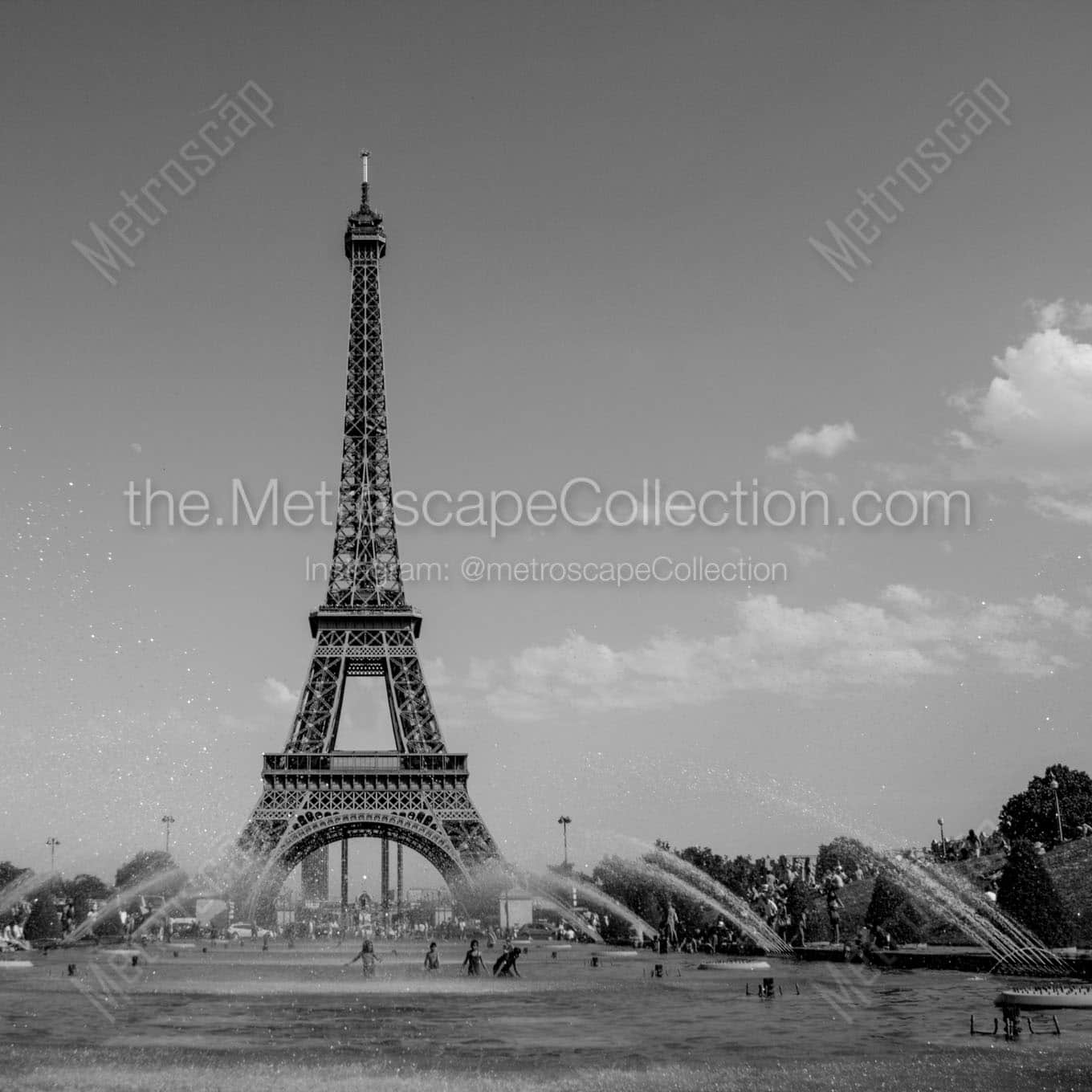 eiffel tower from trocadero gardens warsaw fountain Black & White Wall Art