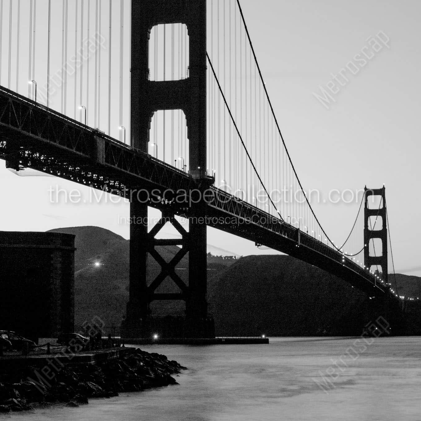 golden gate bridge at dusk Black & White Wall Art