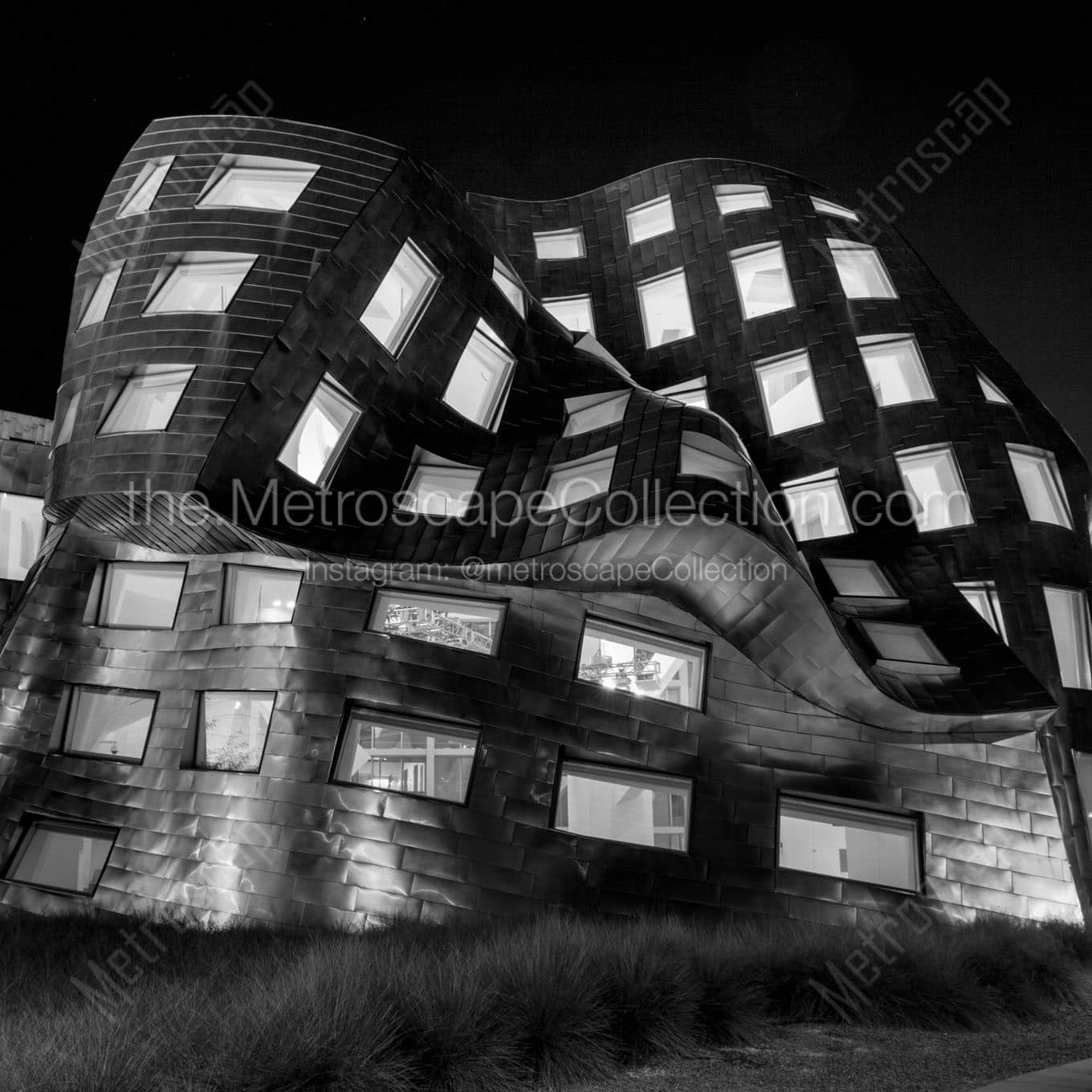 lou ruvo cleveland clinic building night Black & White Wall Art