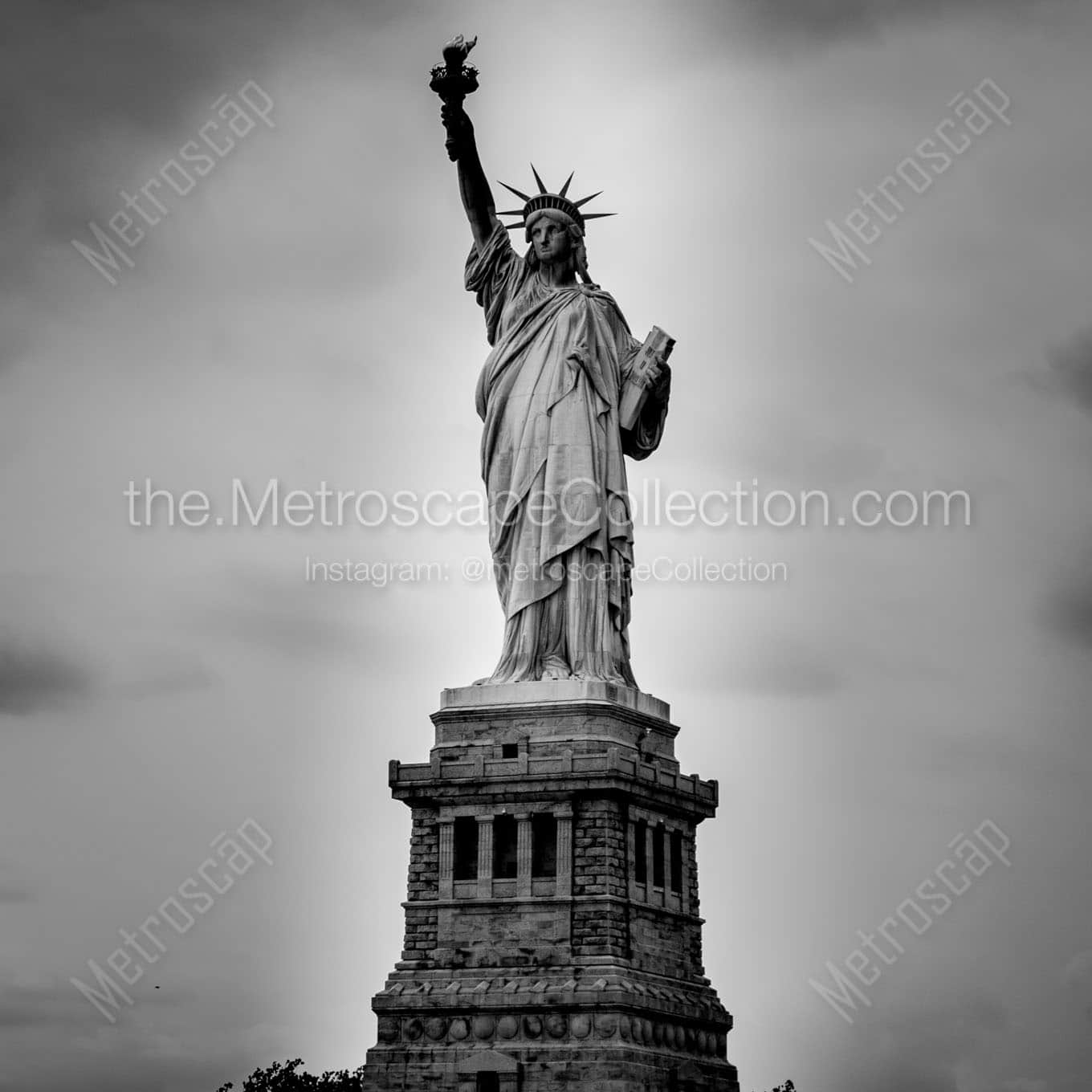 statue of liberty Black & White Wall Art