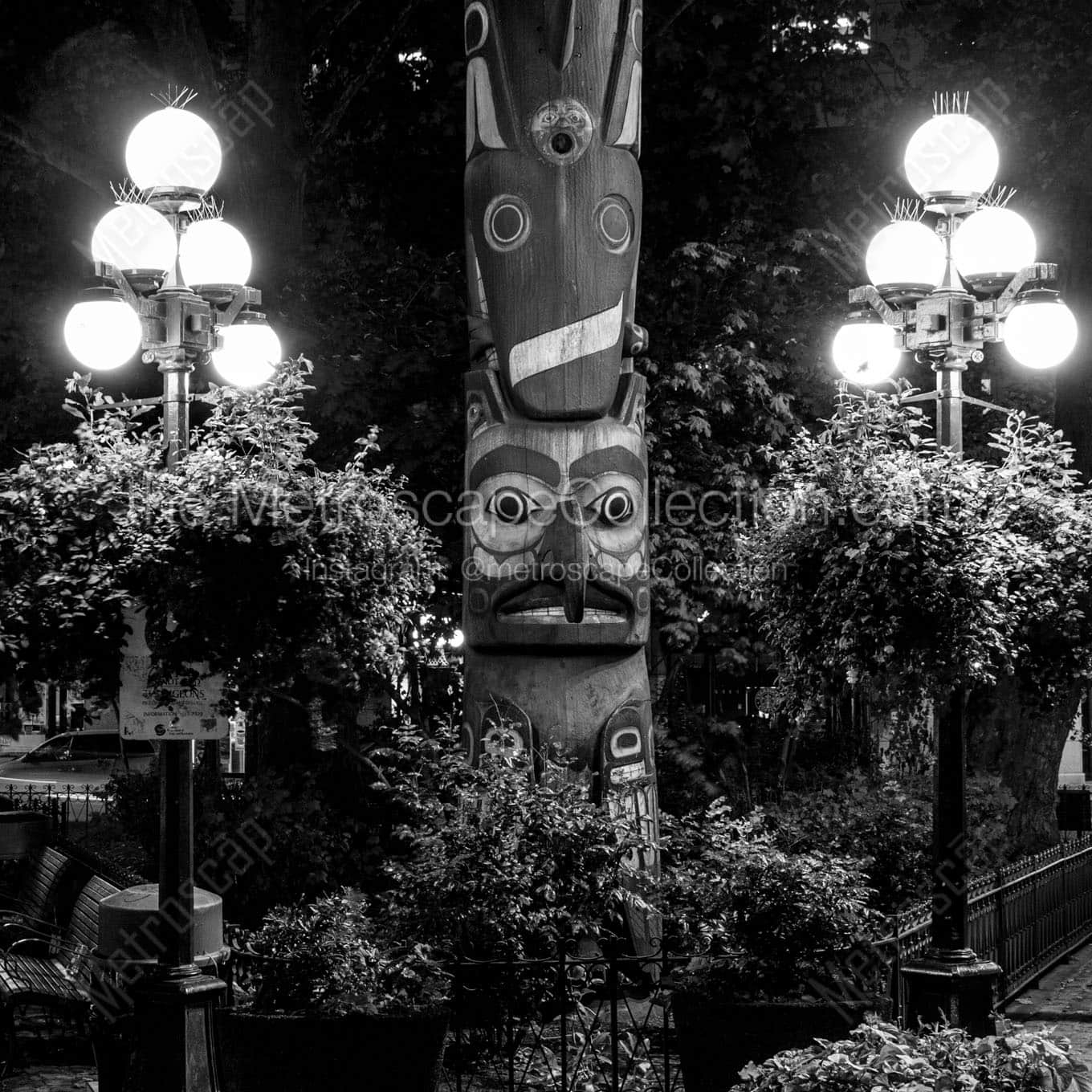 totem pole in pioneer square Black & White Wall Art