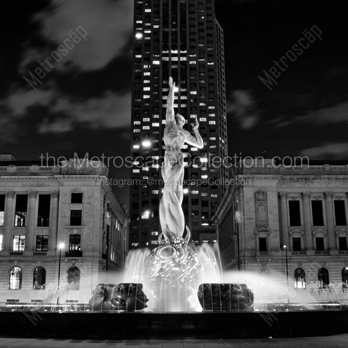 war memorial fountain at night Black & White Wall Art